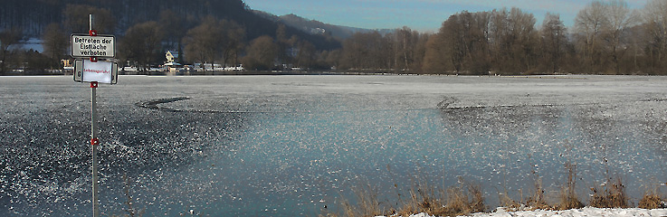 zugefrorener Itzelberger See